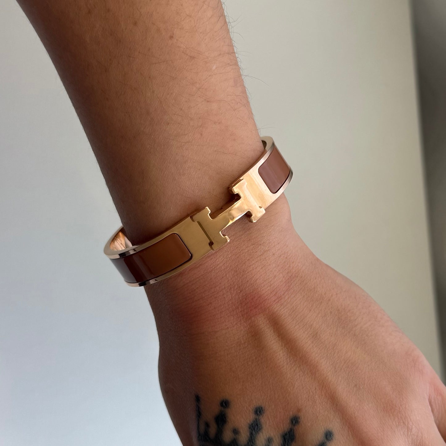 H Clic Bangle
