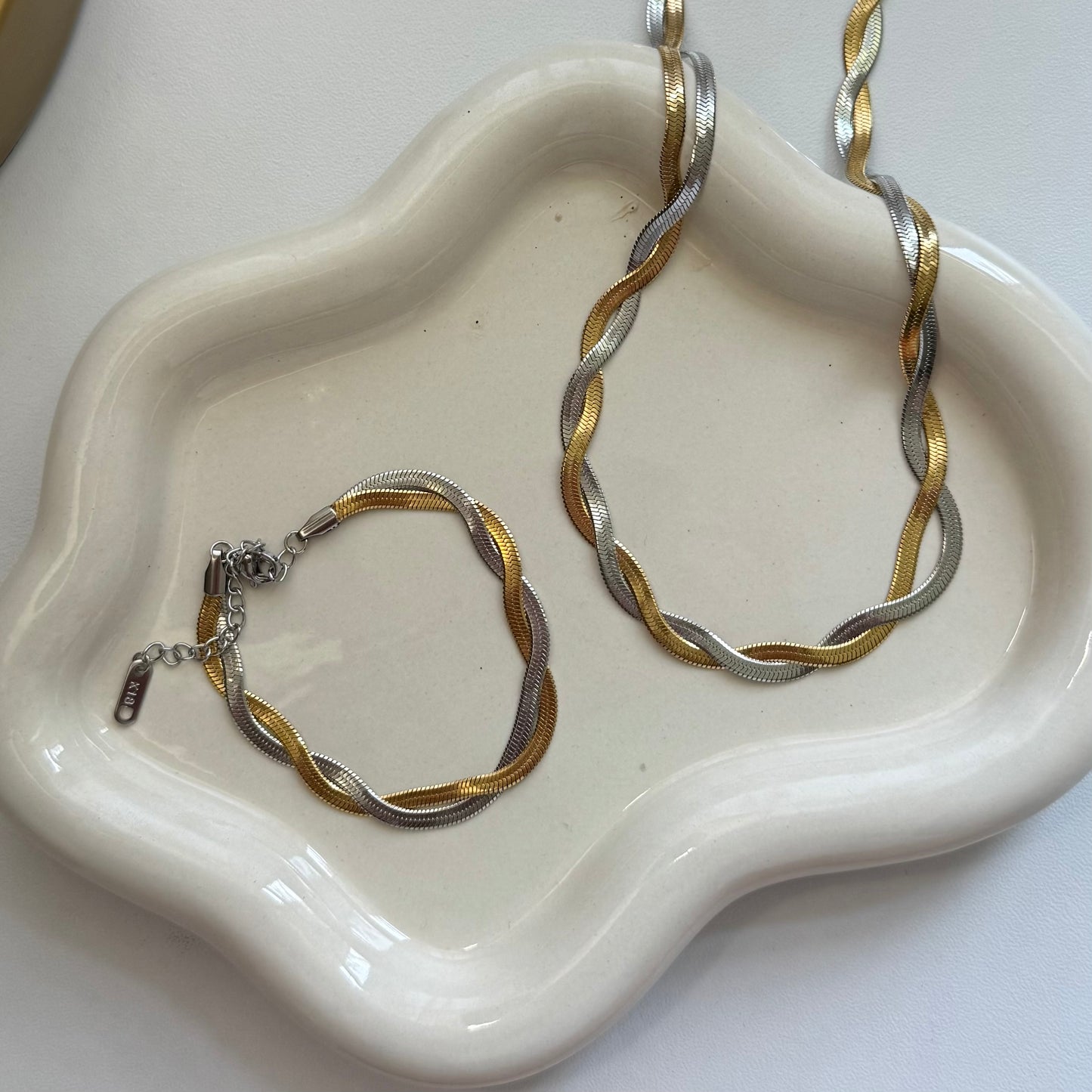 Dos Tonos Snake Necklace