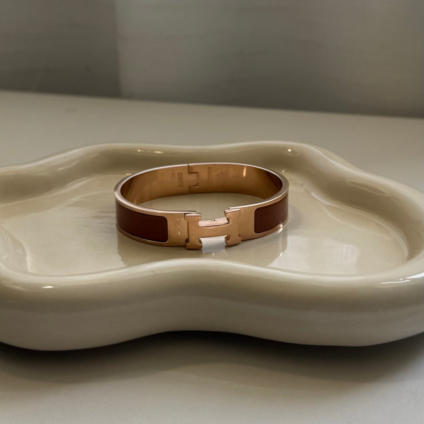 H Clic Bangle