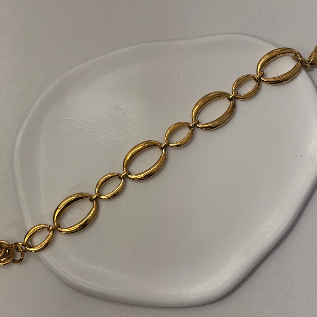 U Bracelet