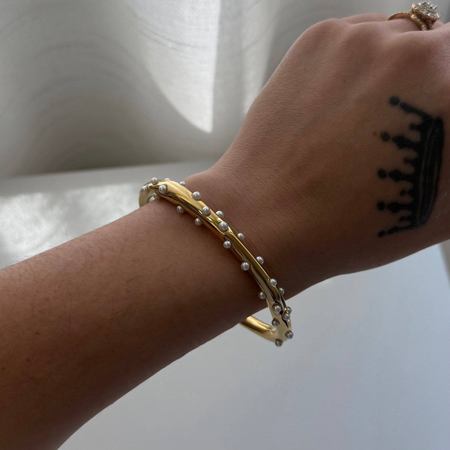 Elegant Pearls Bangle