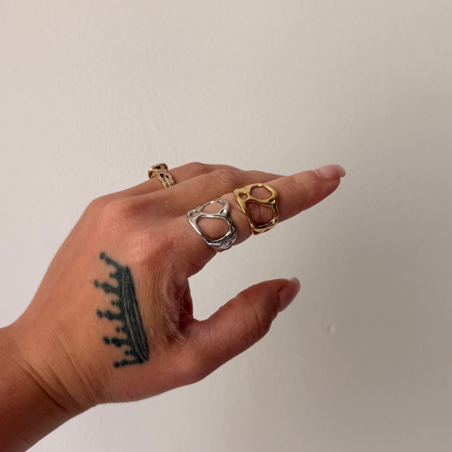 Geometric Hollow Ring